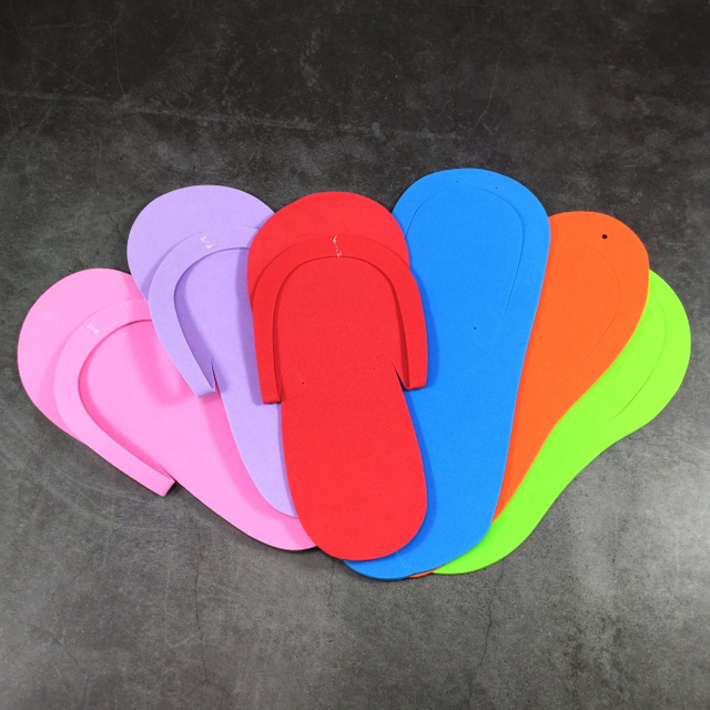 Pantofole in schiuma infradito colorate usa e getta per pedicure