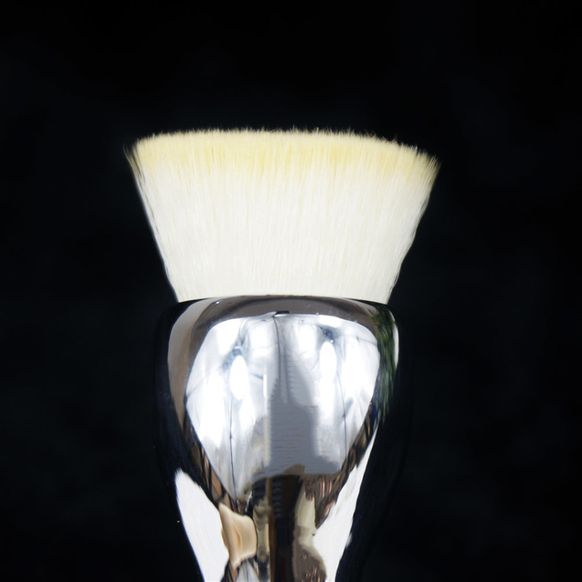 Il kit di pennelli cosmetici color argento seleziona il pennello personalizzato